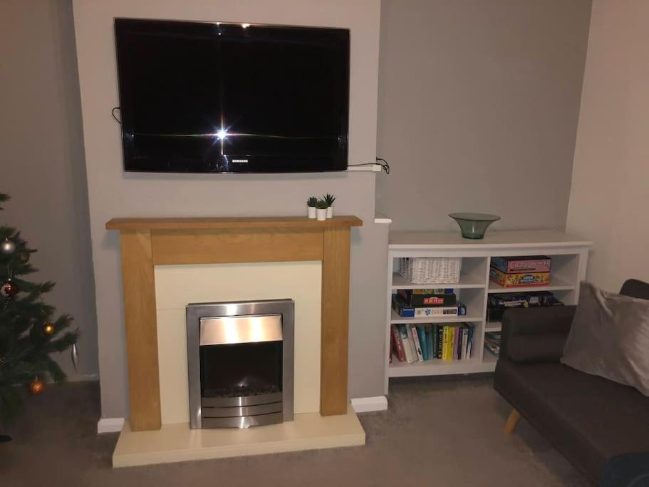 Warwick House, 5 Bedrooms, 9 Beds, Parking, Garden Casa vacanze *