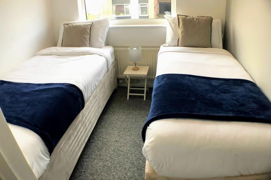 Casa vacanze Warwick House, 5 Bedrooms, 9 Beds, Parking, Garden Coventry