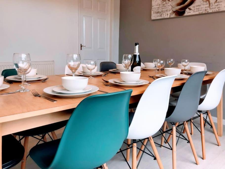 Warwick House, 5 Bedrooms, 9 Beds, Parking, Garden Casa vacanze Coventry