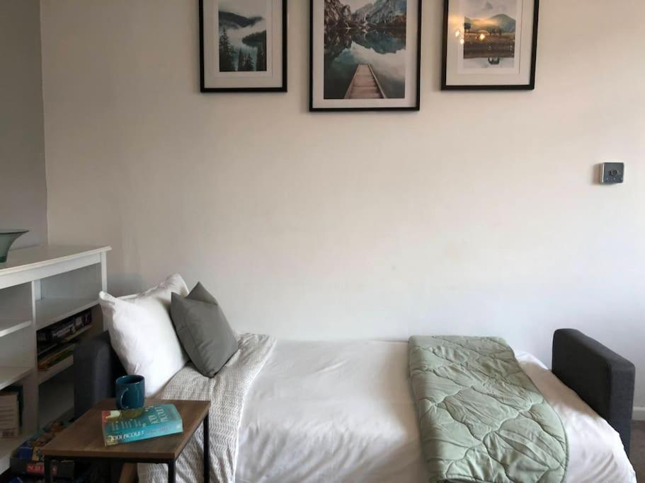 Warwick House, 5 Bedrooms, 9 Beds, Parking, Garden Casa vacanze