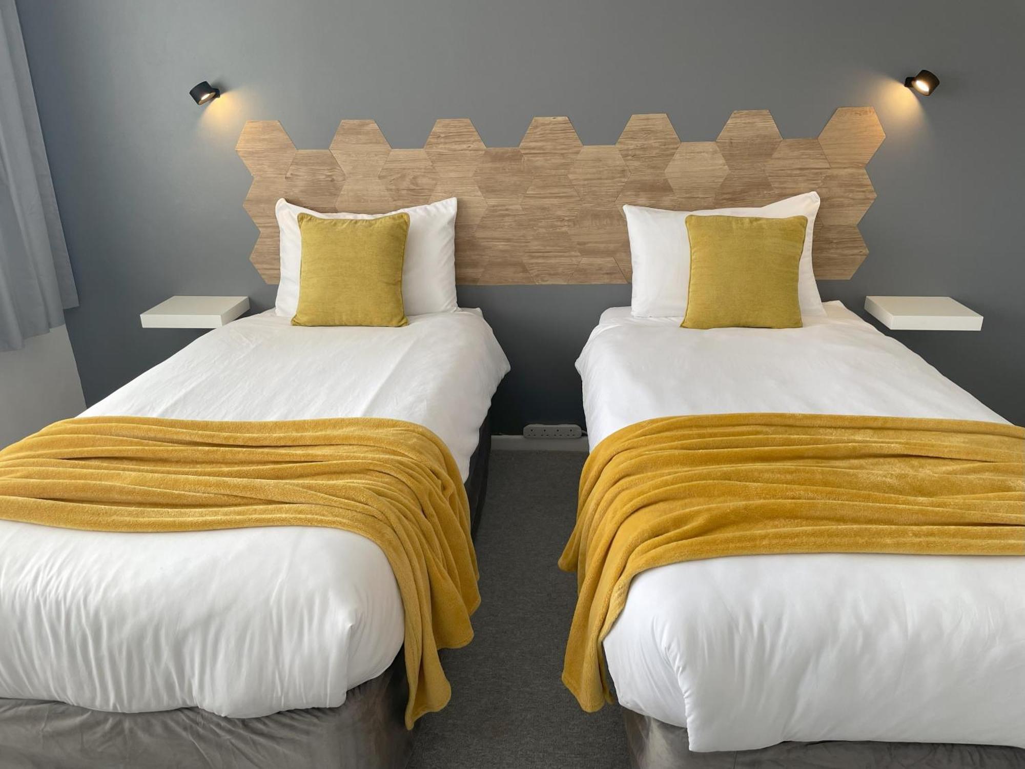 Warwick House, 5 Bedrooms, 9 Beds, Parking, Garden Casa vacanze *