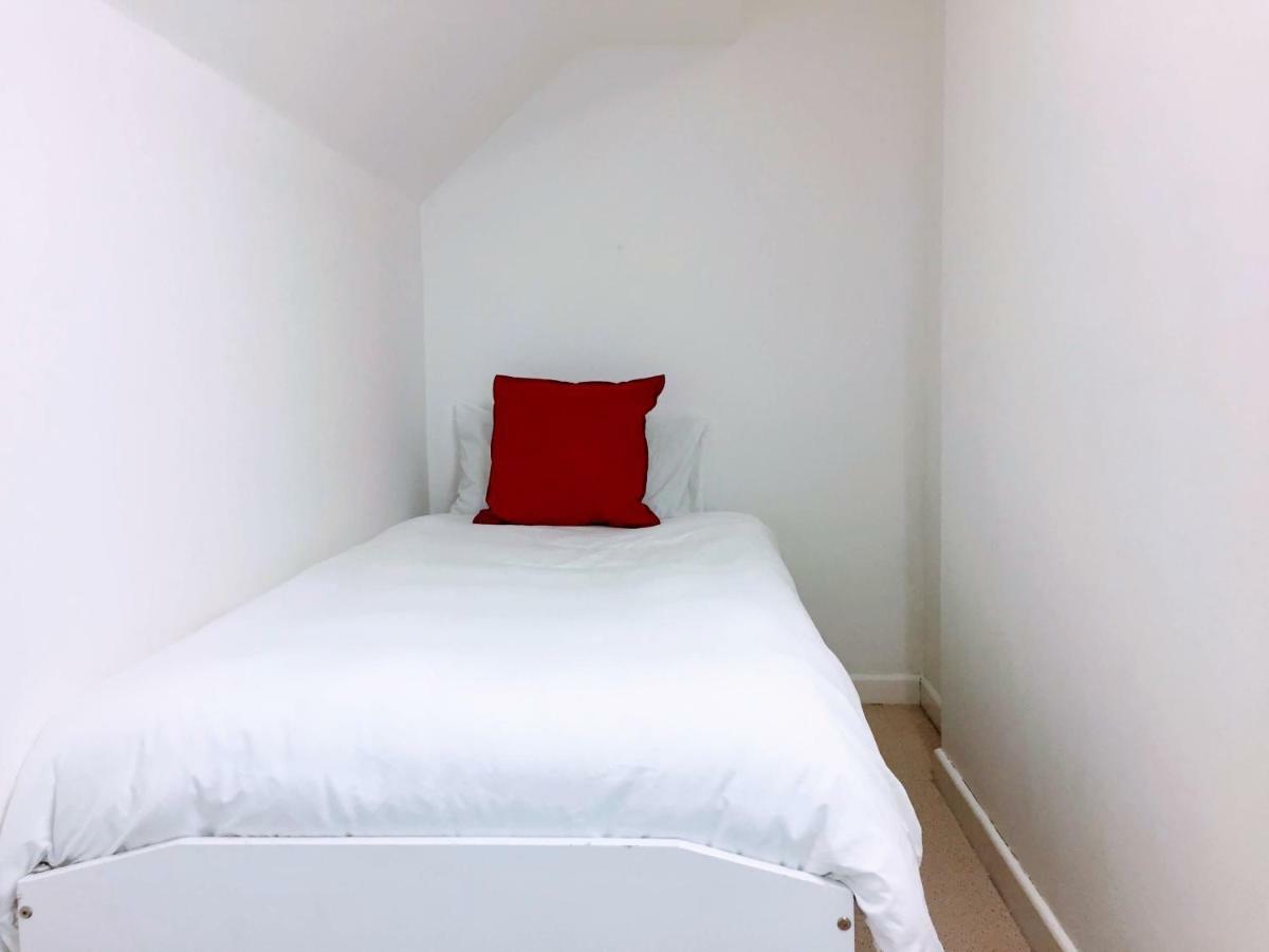 Warwick House, 5 Bedrooms, 9 Beds, Parking, Garden Casa vacanze *
