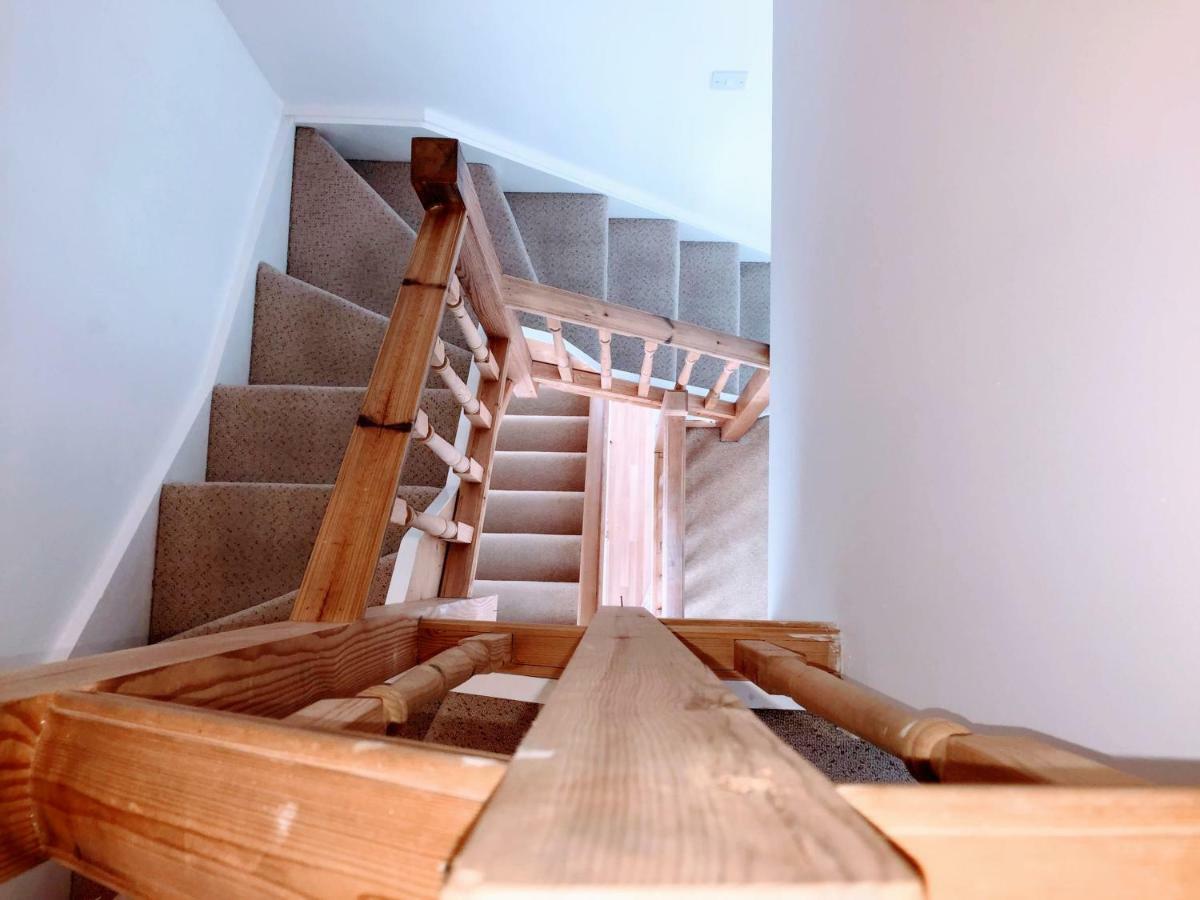 Warwick House, 5 Bedrooms, 9 Beds, Parking, Garden Casa vacanze